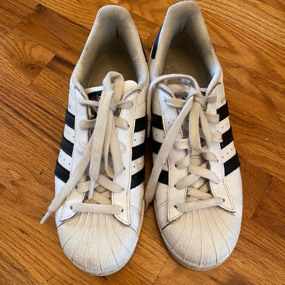 adidas Superstar Sneakers Size 6.5 - Picture 2 of 5